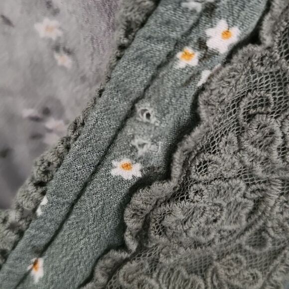 Mi Ami Green Floral Wrap Top Size S - Picture 7 of 11